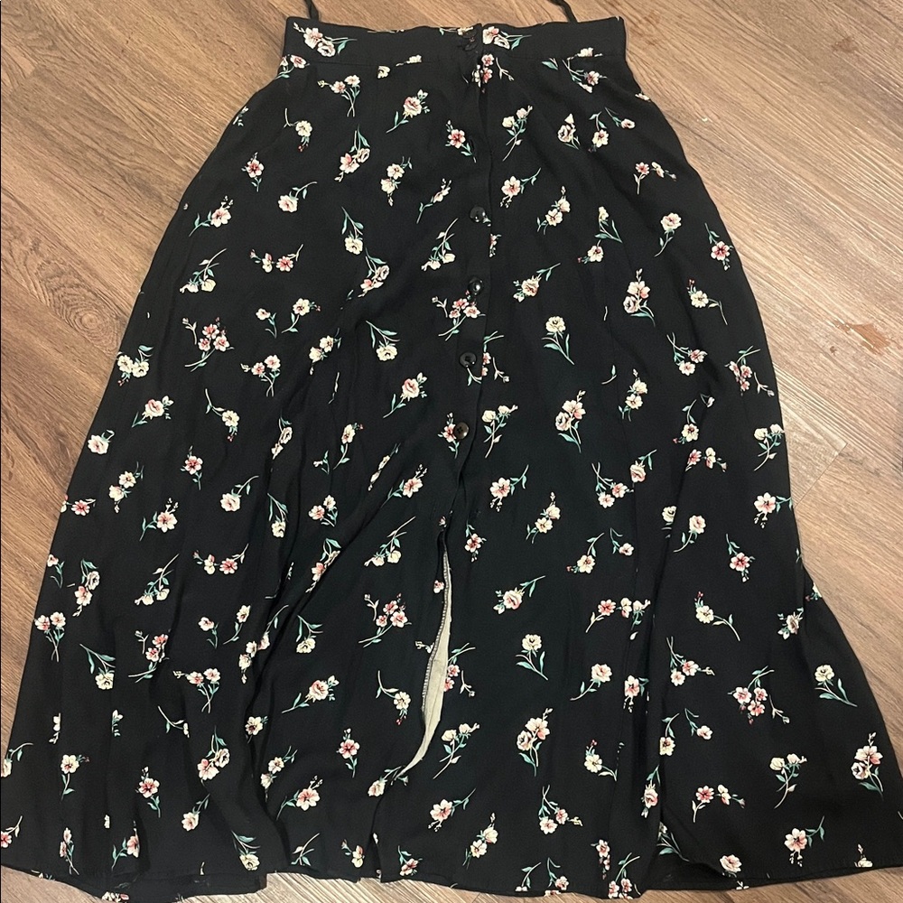 Vintage Chic Floral A-Line Skirt in Black